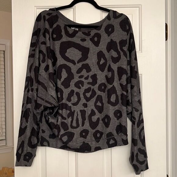 Fabrik Leopard Long Sleeve Oversized Sweater L - Picture 1 of 4